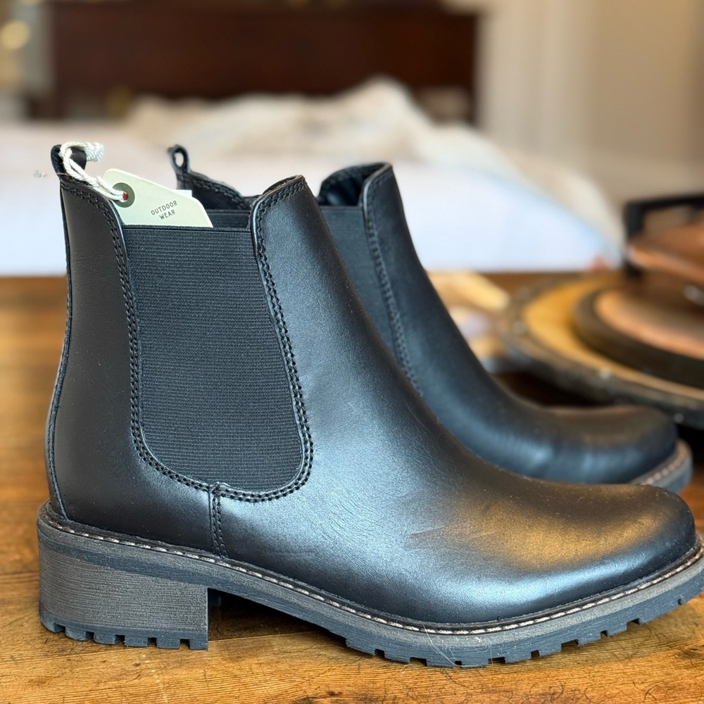 NWT Women’s Black Leather Ankle Boots - Telluride Clothing Company (8)